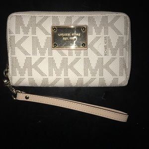 Michael Kors Jet Set Travel Smartphone Wristlet